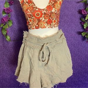 Army green, flowy shorts! 💚